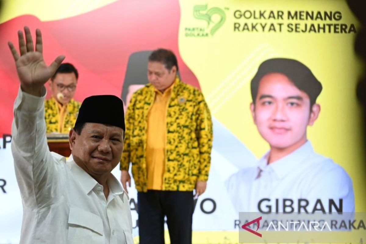 Usai pengumuman jadi pendamping Prabowo, Gibran kembali masuk kantor