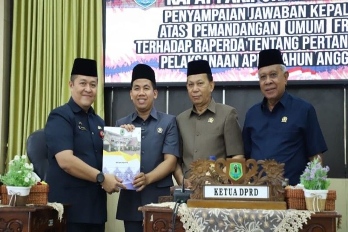 Pj Bupati HSU Berikan Jawaban Pertanggungjawaban Pelaksanaan APBD 2022