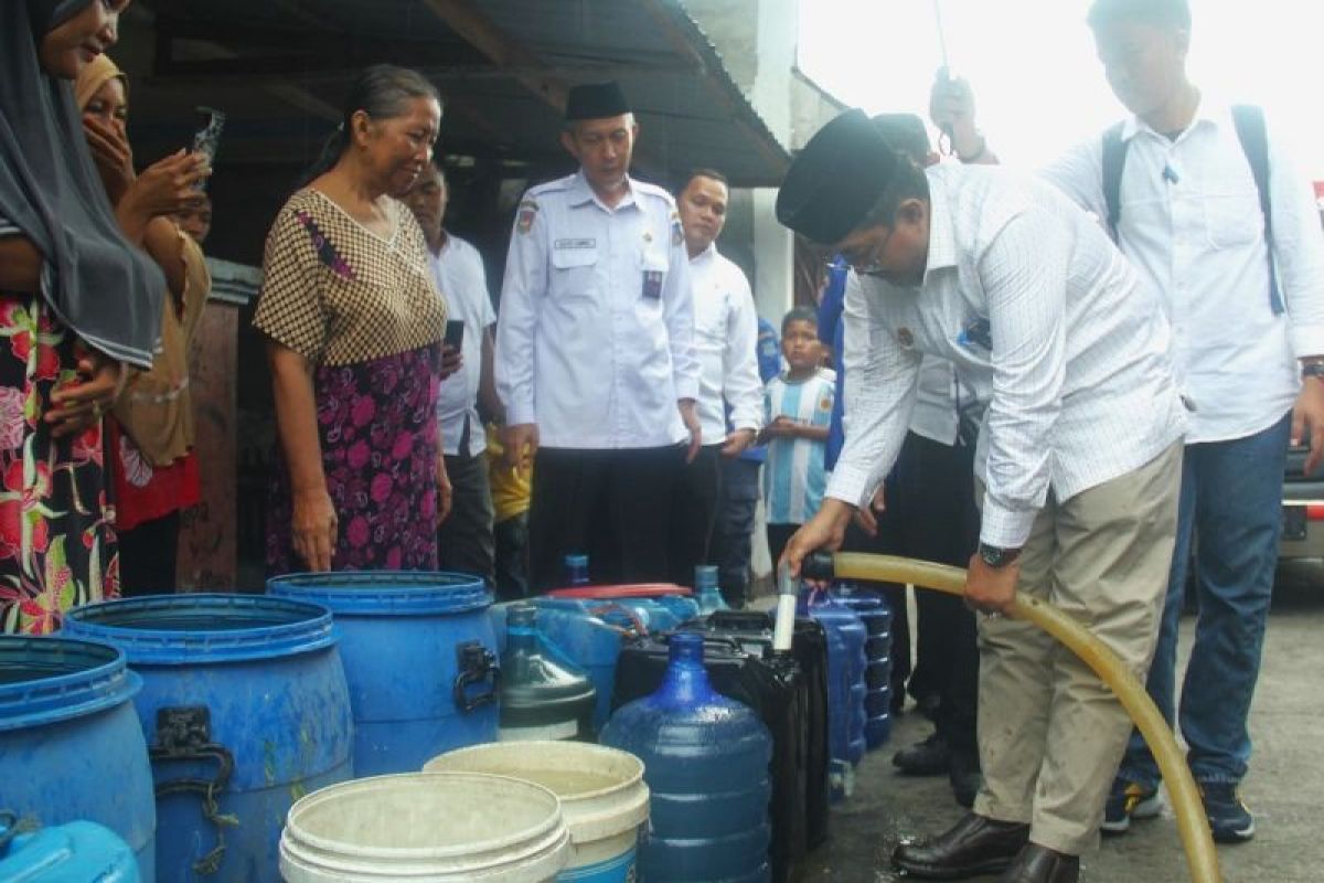 Pemkab Tanjab Barat Gelar Aksi Nyata Berbagi Air Bersih untuk Masyarakat