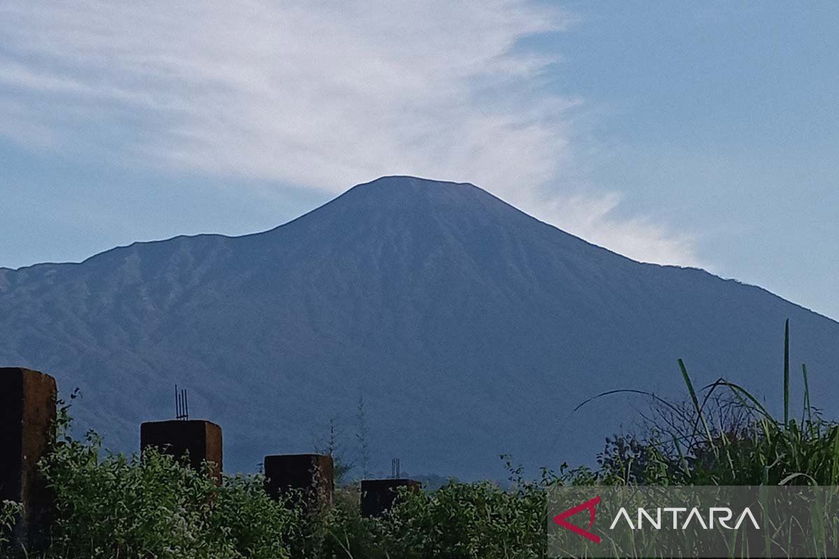 PVMBG: Peningkatan aktivitas Gunung Slamet belum akibatkan hujan abu