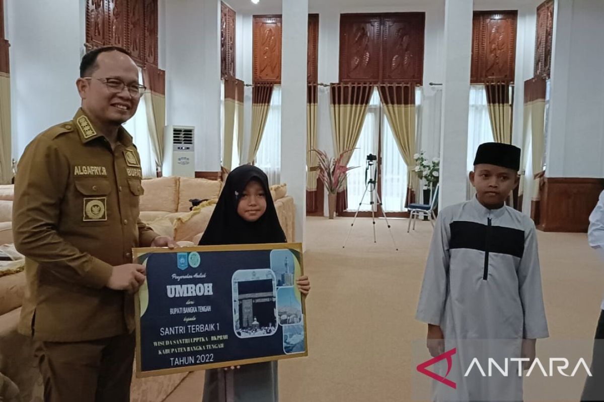 Pemkab Bangka Tengah berikan hadiah umrah gratis kepada santri terbaik