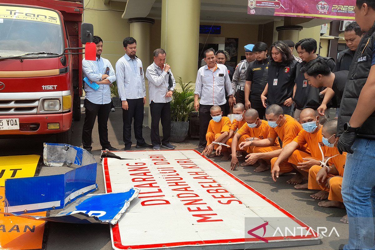 Polres Serang ungkap kasus pencurian rambu lalu lintas tol