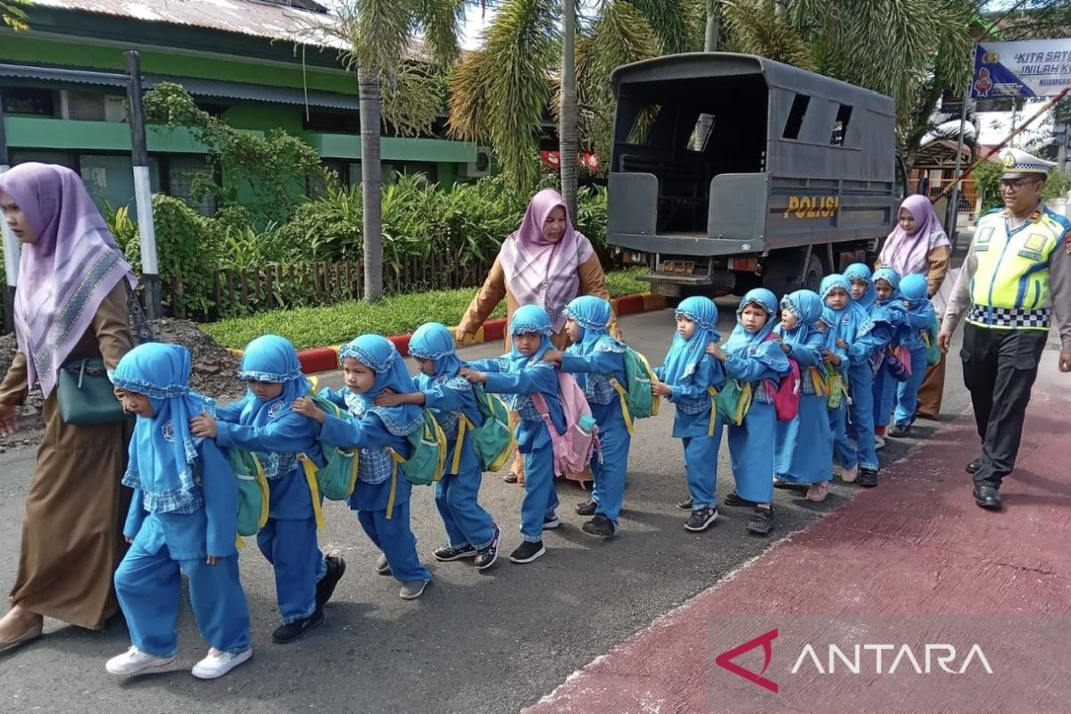 Polres Aceh Barat edukasi murid TK tertib dan disiplin berlalu-lintas