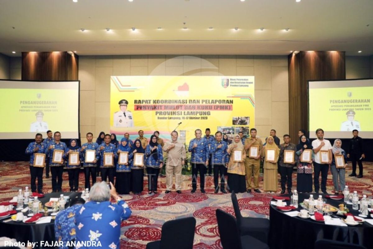 Tulang Bawang Barat terima dua penghargaan dari Gubernur Lampung terkait penanganan PMK