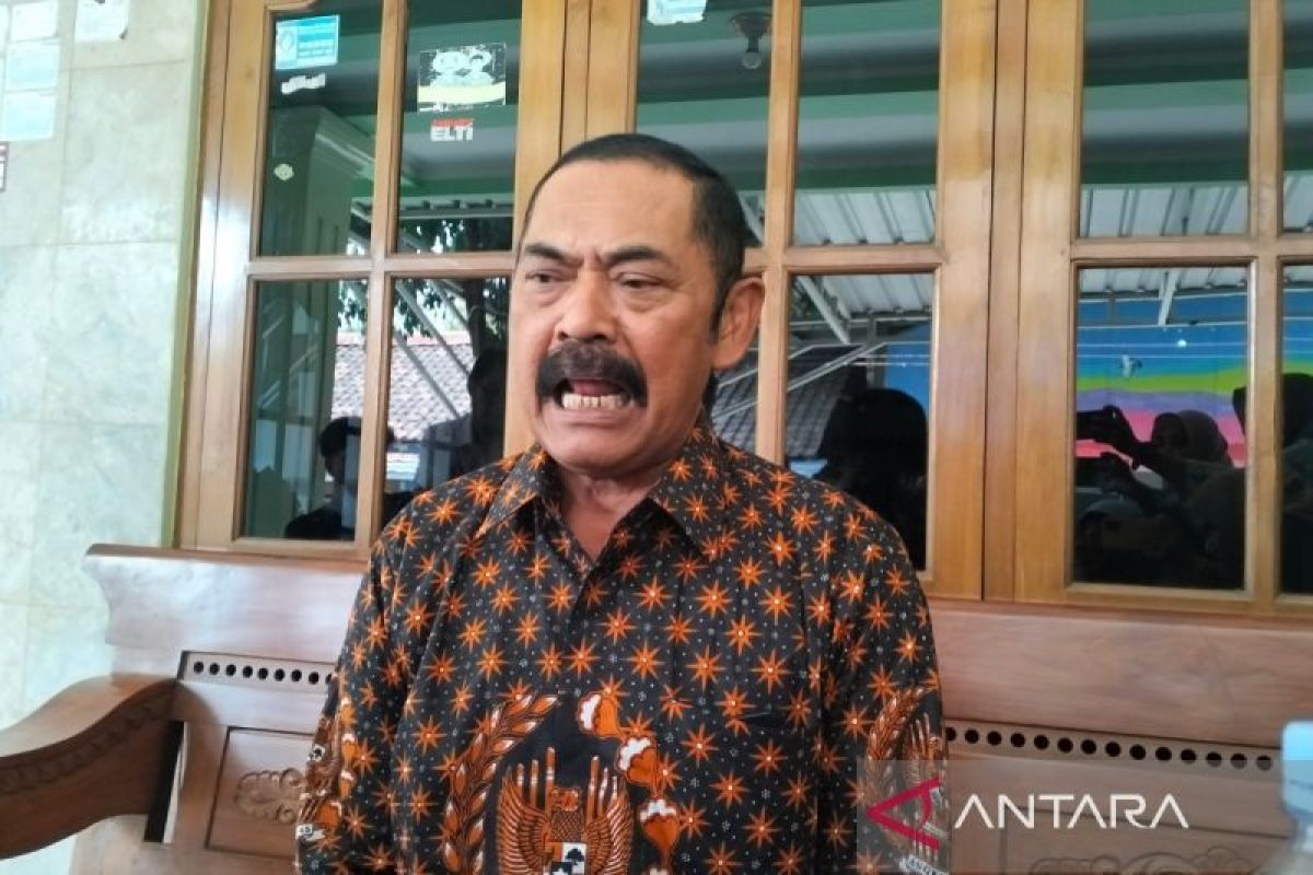 DPC PDIP Surakarta tunggu Gibran kembalikan KTA 