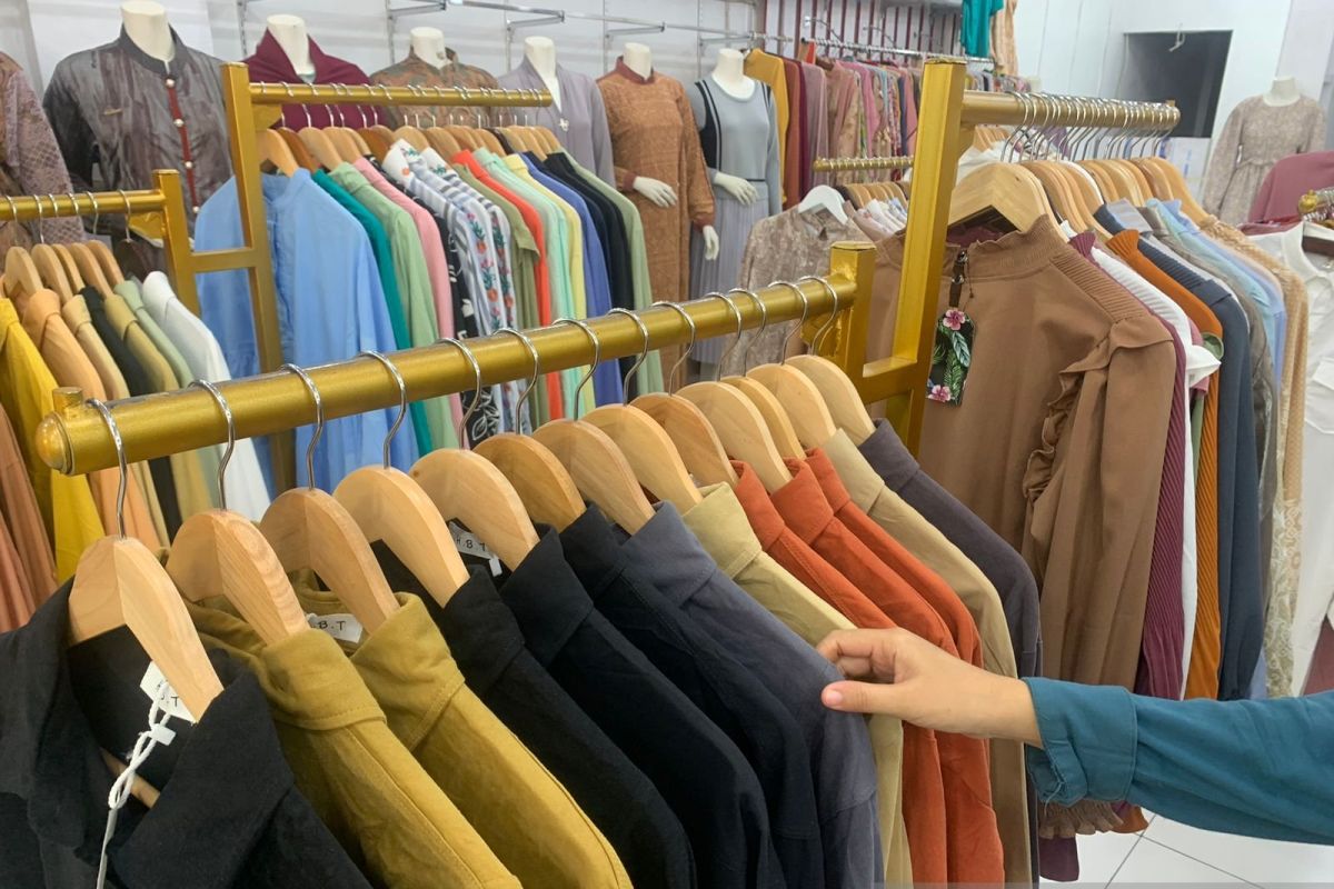 Konsumen pedagang pakaian di Lhokseumawe menurun akibat adanya online shop