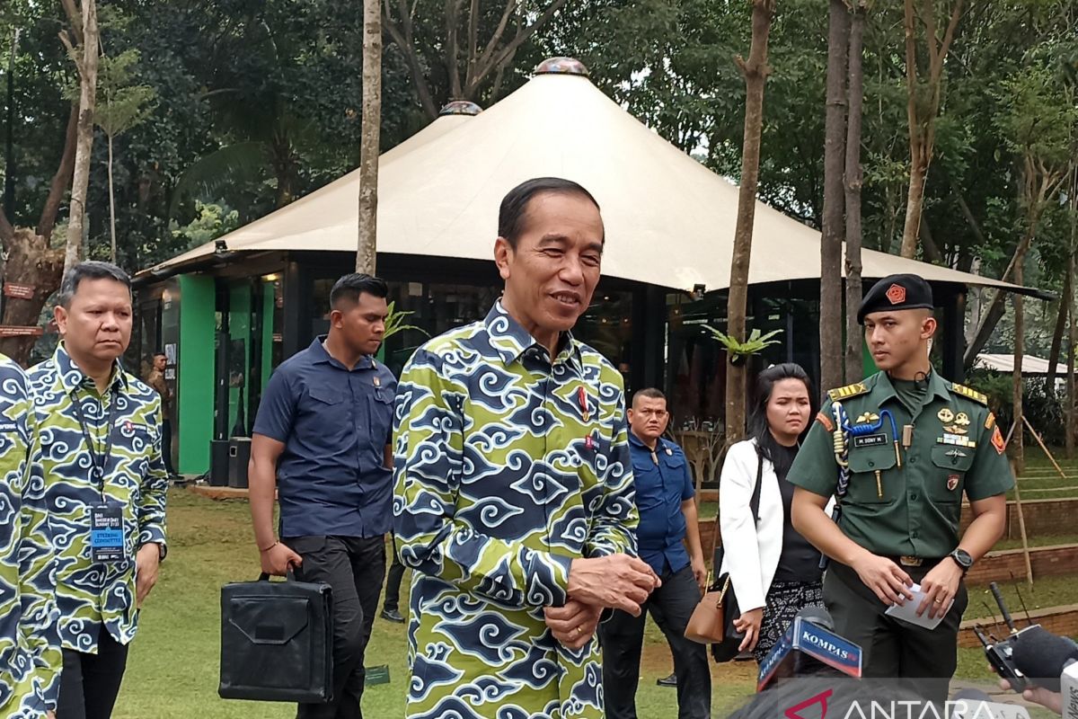 Presiden  Jokowi rombak kabinet pekan ini