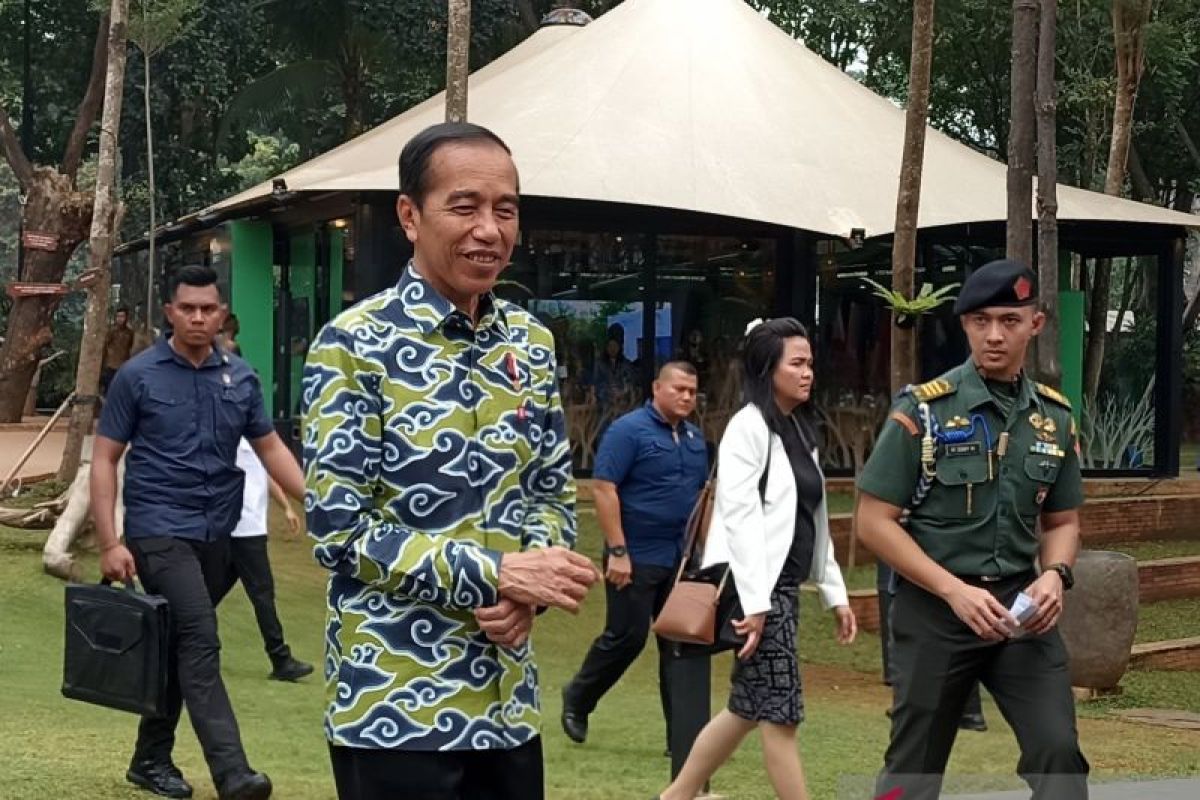 Jokowi sebut hubungan ke Megawati baik meski Gibran bacawapres Prabowo