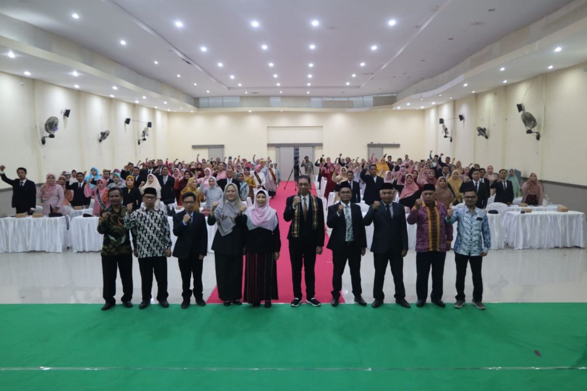 329 peserta PPG Universitas Hamzanwadi Lombok Timur dikukuhkan