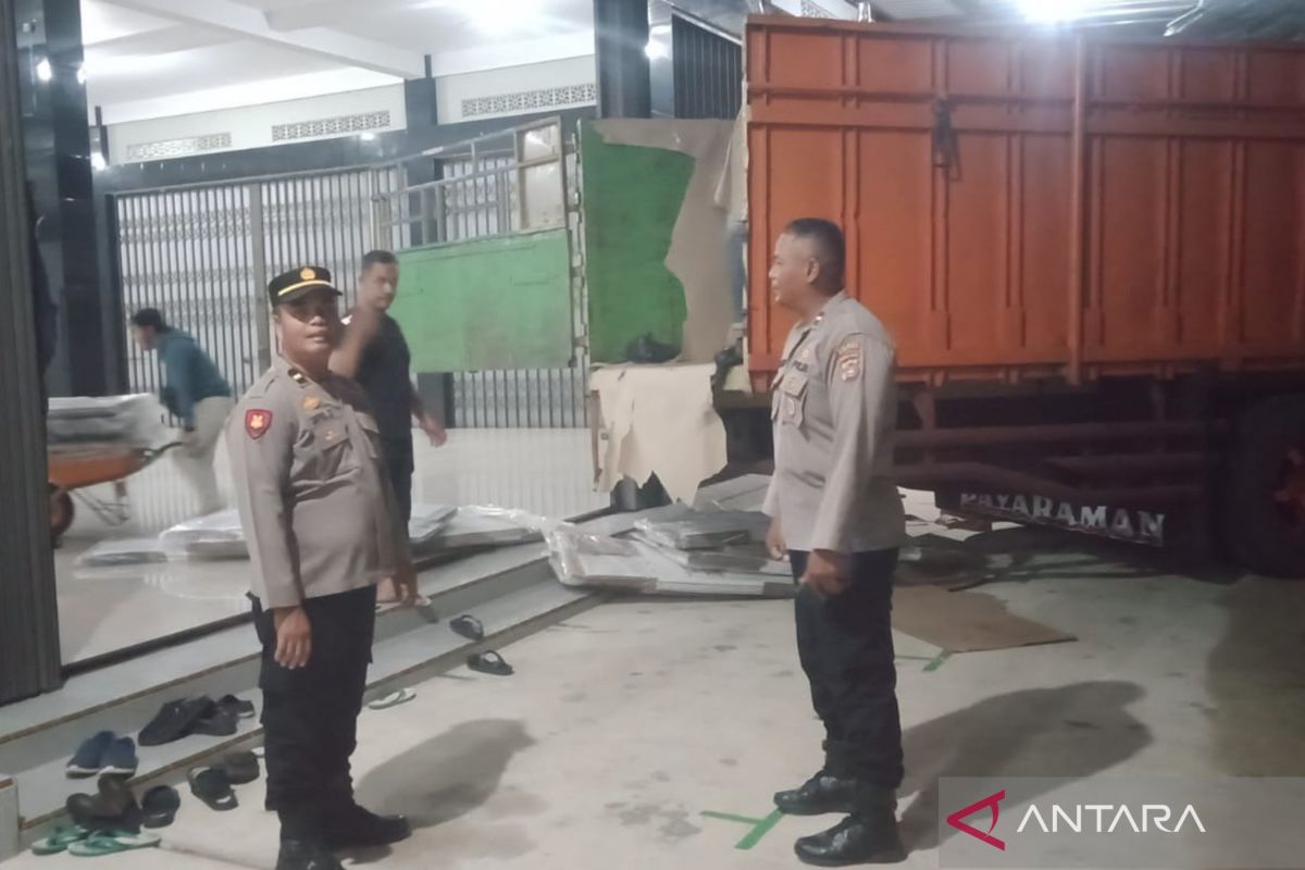 KPU Bangka Barat-Polres perketat pengamanan gudang logistik pemilu 2024