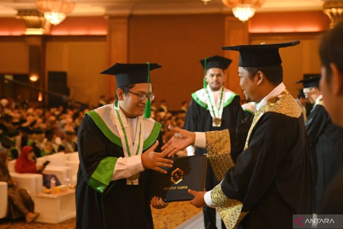 IAI Tazkia Bogor wisuda 448 lulusan baru