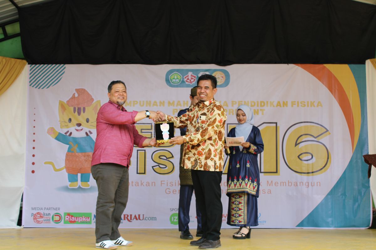 Menyaksikan semaraknya Gebyar Fisika XVI di SMAN 1 Kampar