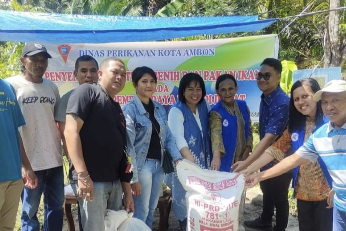 DKP Ambon  salurkan bantuan benih ikan lele bagi kelompok budidaya