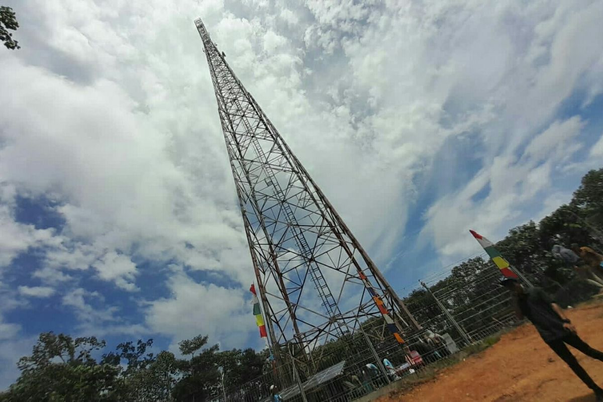 Bupati Mahulu rayakan keberhasilan operasional  menara telekomunikasi