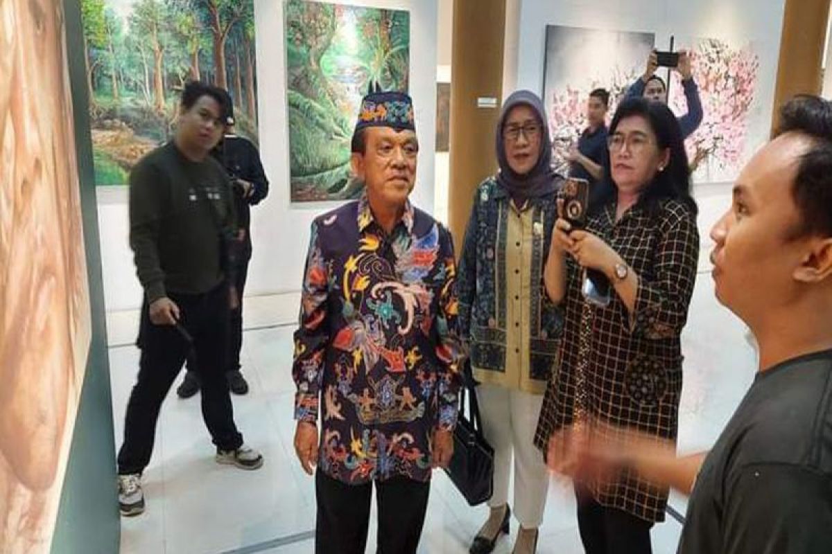 DPRD apresiasi seniman se-Kalimantan gelar pameran lintas warna rupa di Kalteng