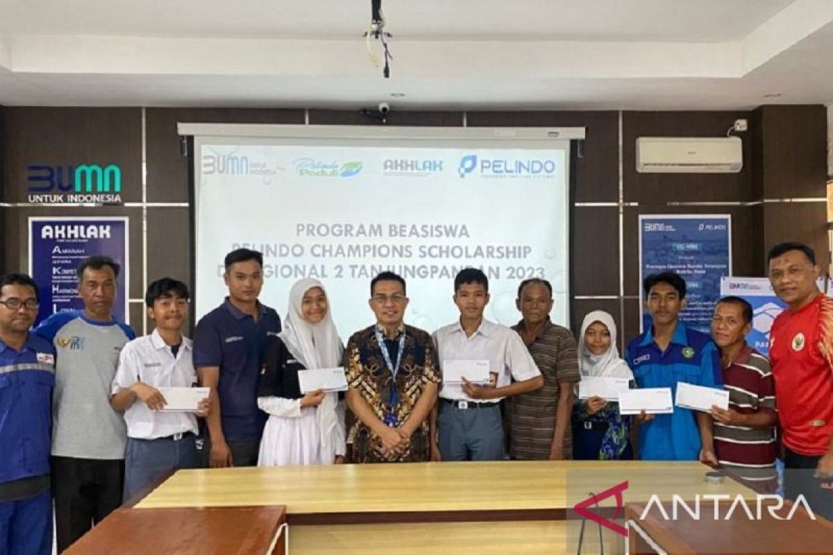 Pelindo Regional 2 Tanjung Pandan salurkan beasiswa pendidikan siswa berprestasi