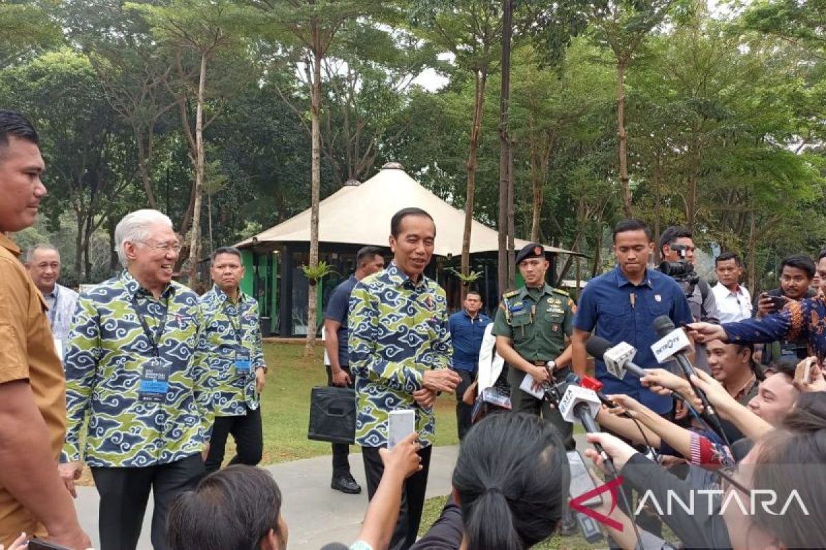 Presiden Jokowi hormati laporan ke KPK atas dirinya dan kedua putranya