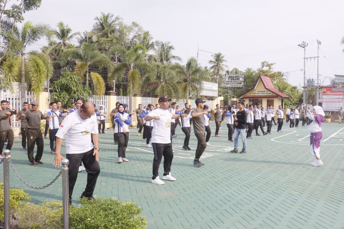 Polres dan Kodim 1003 HSS olahraga pagi tingkatkan sinergitas TNI-Polri