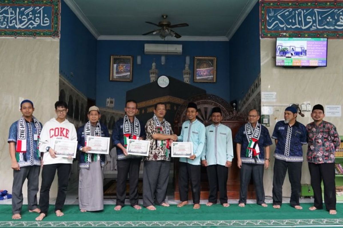 Save Palestina, Yayasan Alfian Husin-IIB Darmajaya serahkan donasi melalui DT Peduli