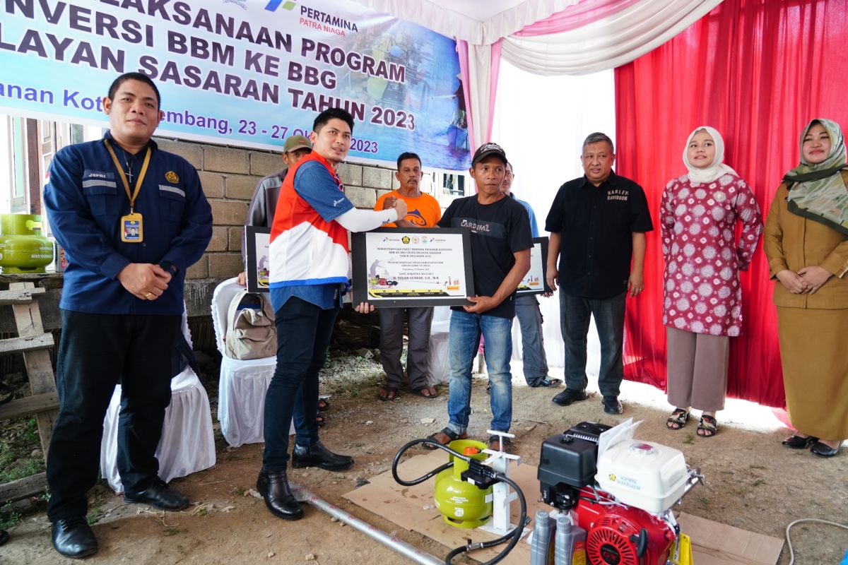 Pertamina bagi 148 paket alat konversi BBG untuk nelayan di Palembang