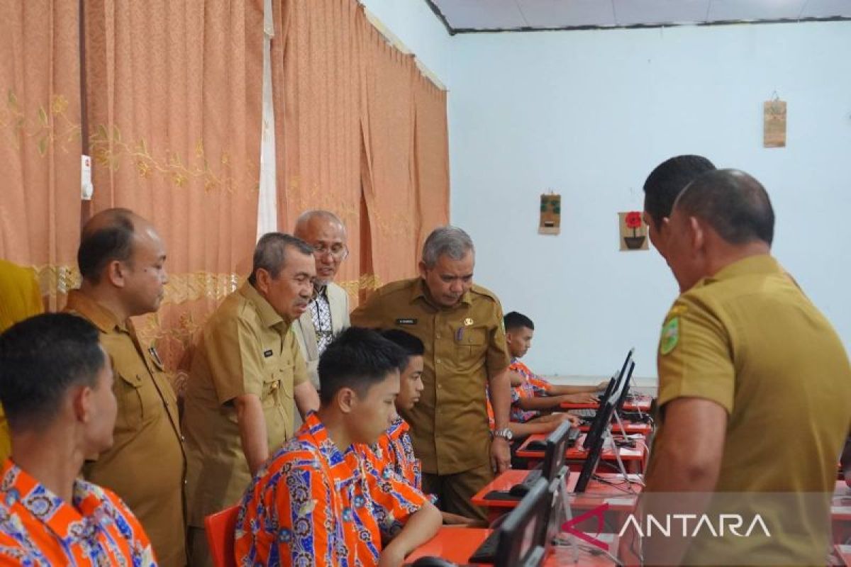 Riau jadi provinsi pertama terapkan AI di sekolah