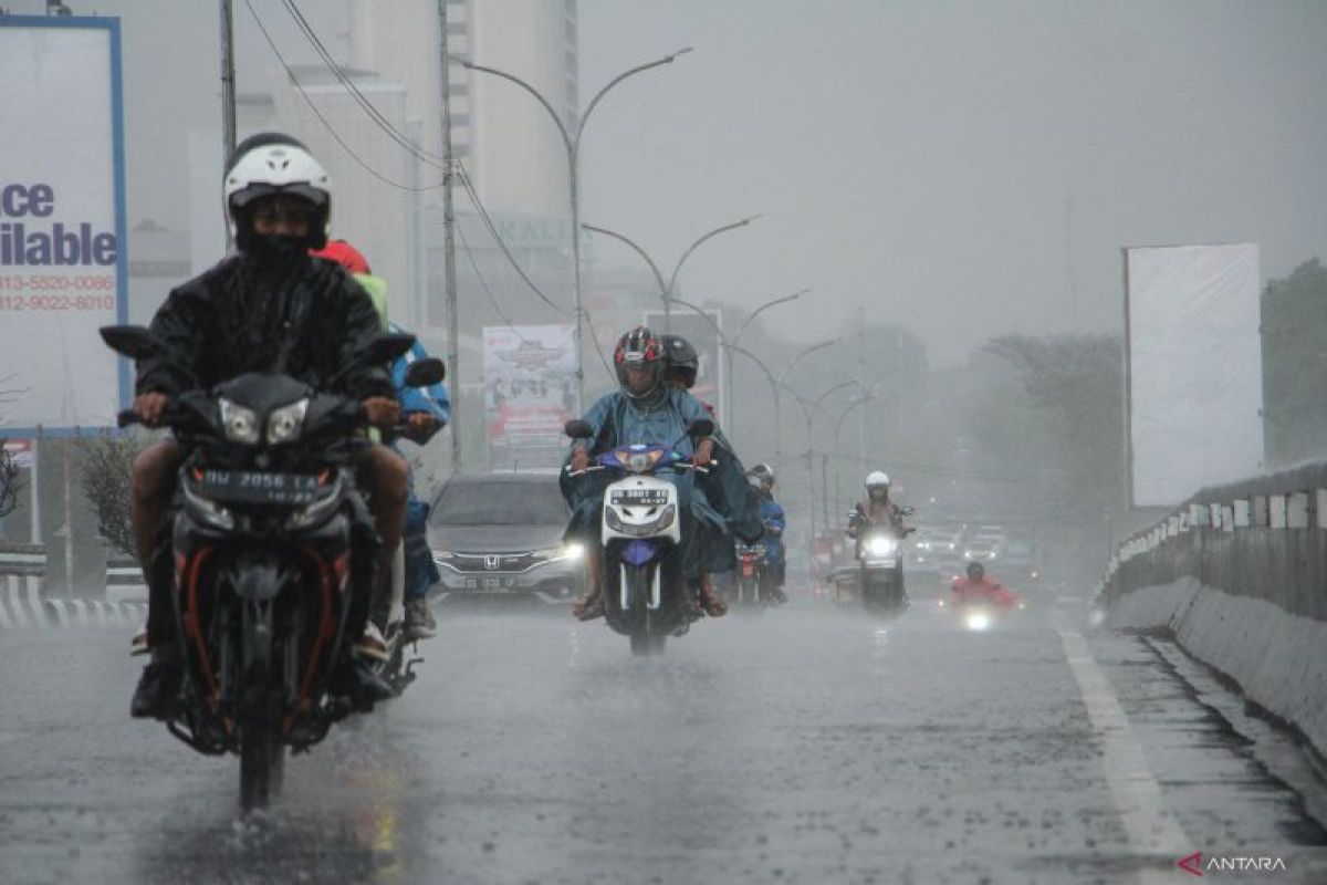 BMKG: Hujan guyur mayoritas kota besar di Indonesia