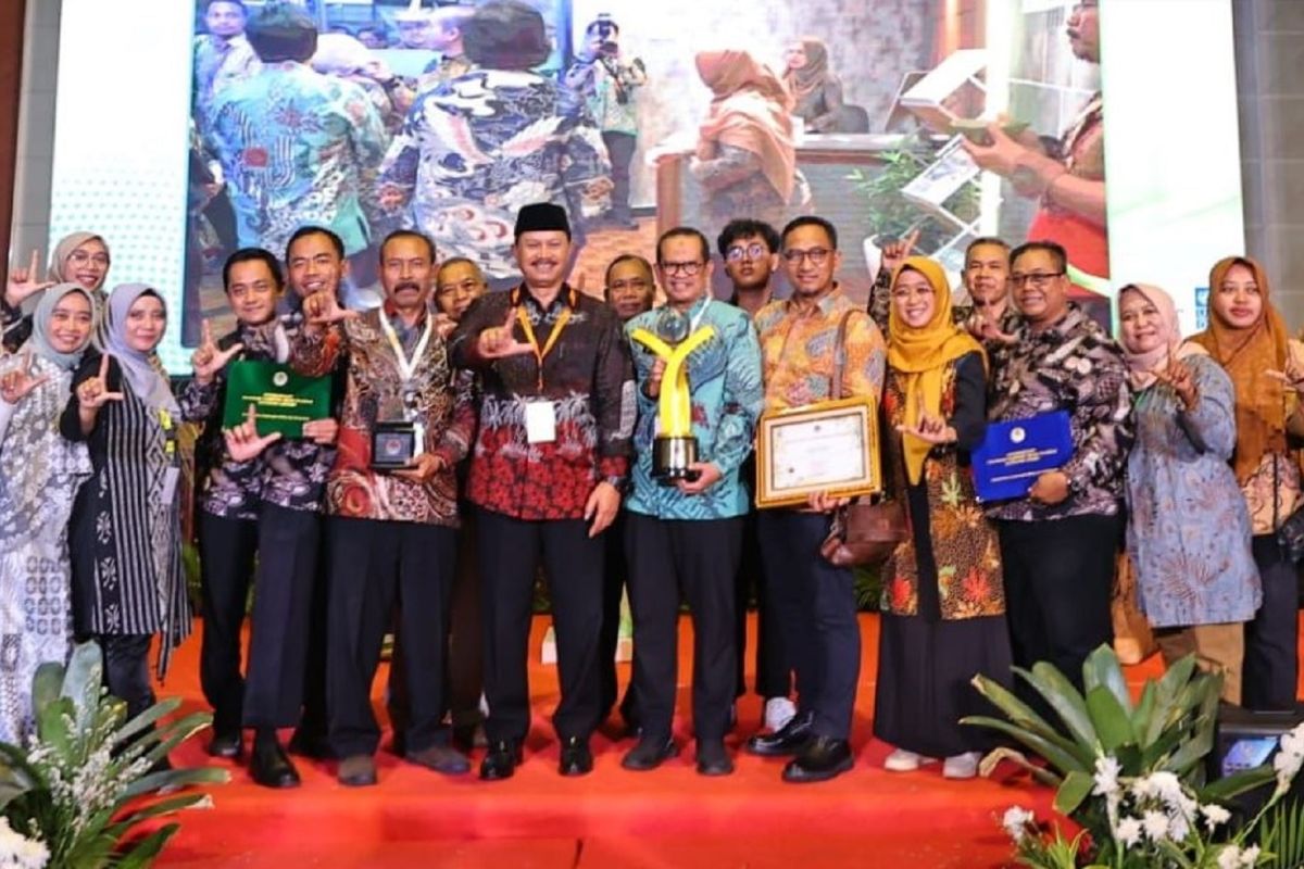 Wali Kota Madiun terima penghargaan Pembina Proklim 2023 dari KLHK