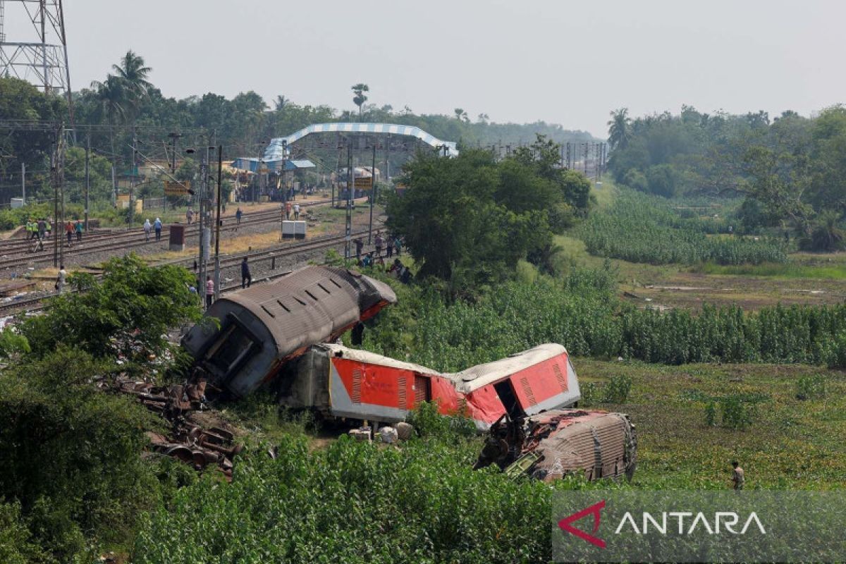 Tabrakan kereta api di Bangladesh tewaskan 17 orang