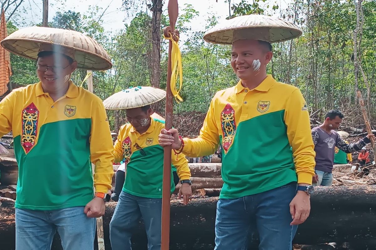 Bupati ajak masyarakat Gunung Mas lestarikan tradisi 'Harubuh Manugal'