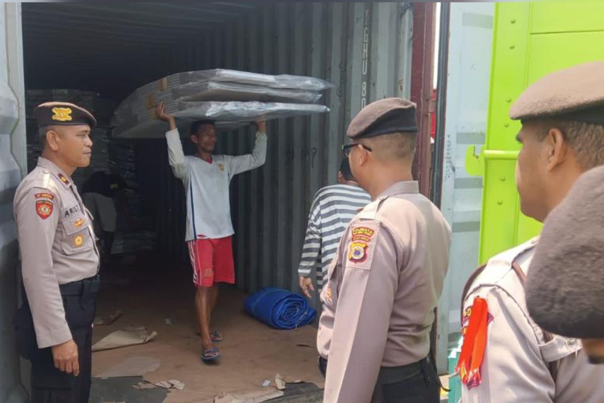 Satgas OMB Salawaku Polda Maluku kawal distribusi logistik Pemilu 2024