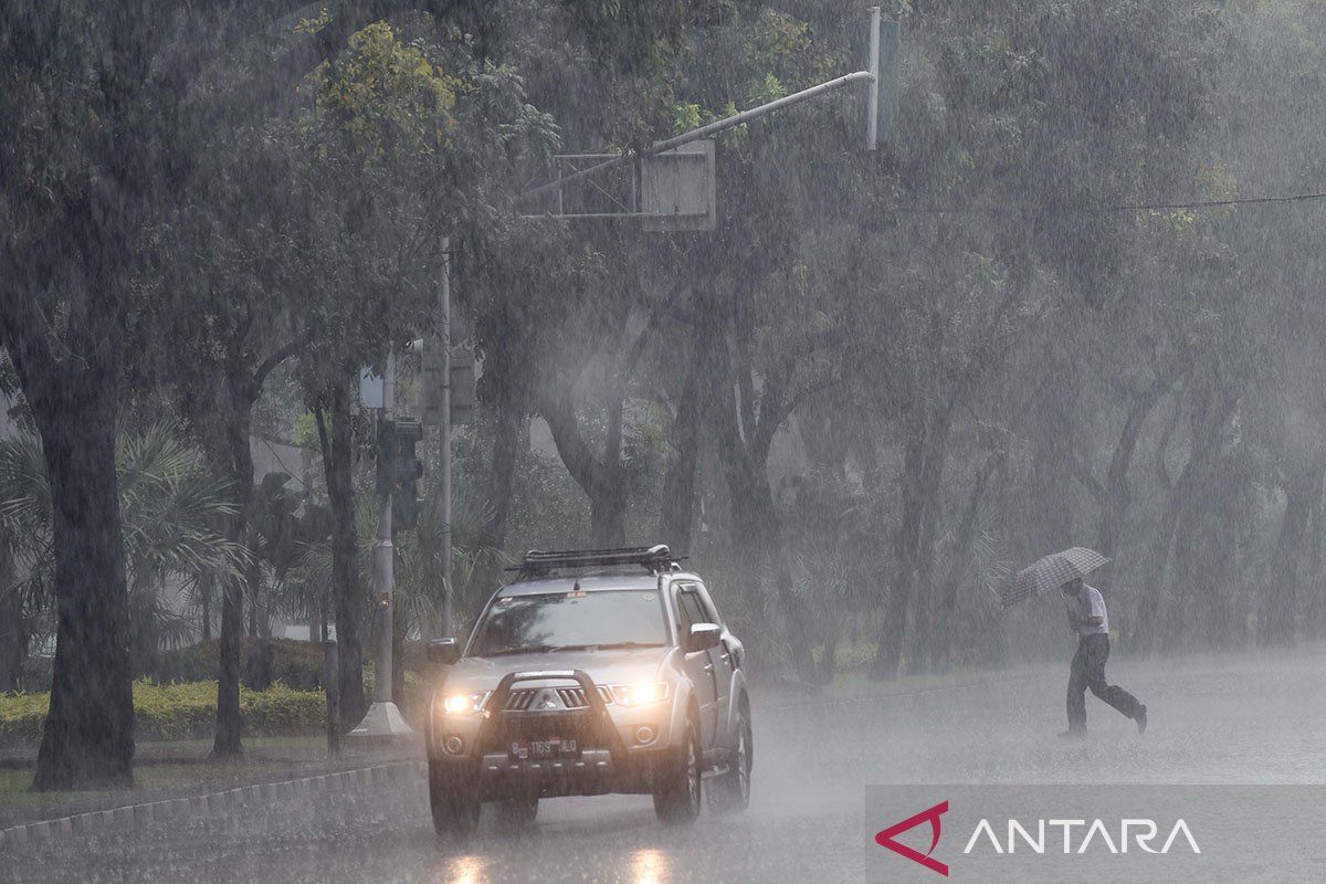 Hujan diprakirakan guyur mayoritas wilayah Indonesia pada Kamis
