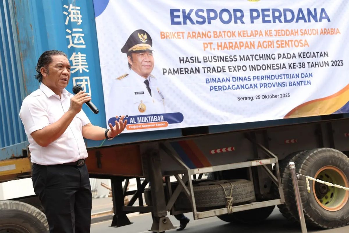 Briket arang produksi IKM binaan Pemprov Banten ekspor perdana