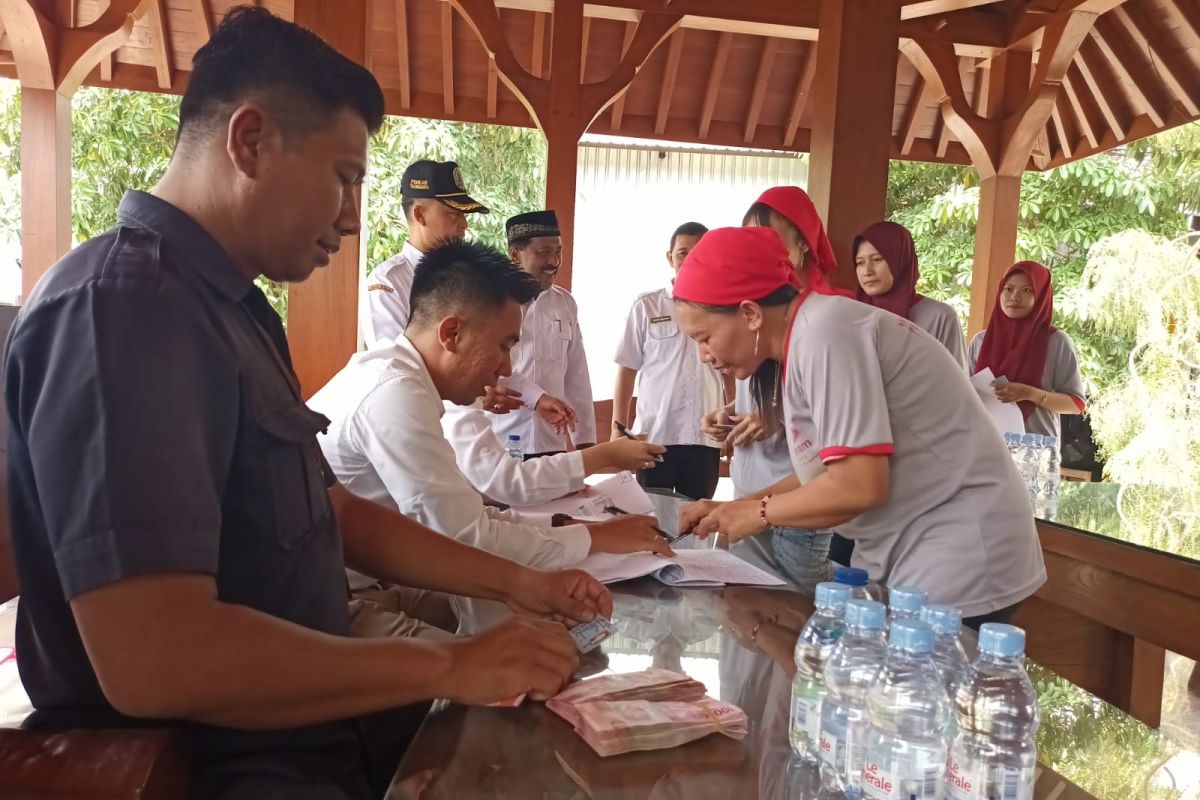 Ribuan buruh pabrik rokok terima BLT dana bagi hasil cukai tembakau