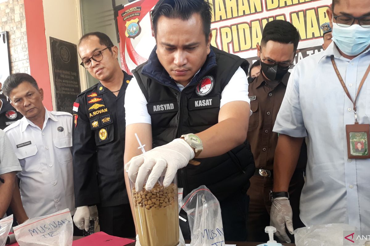 Polresta Tanjungpinang musnahkan 9.807 butir ekstasi