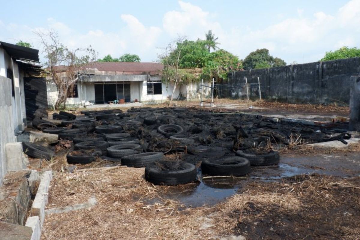 Kebakaran gudang logistik di Mataram, 8 Damkar dikerahkan