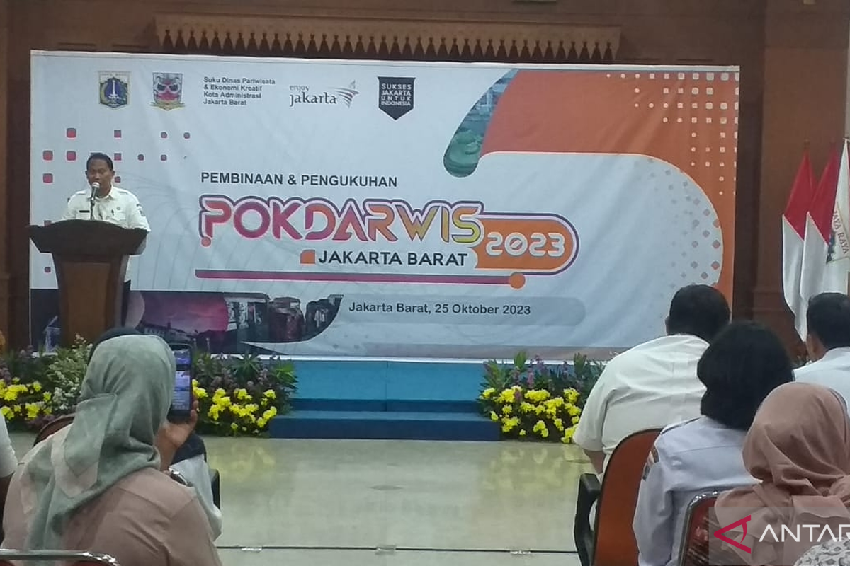 Jakbar kukuhkan Pokdarwis tingkatkan peran warga kembangkan pariwisata