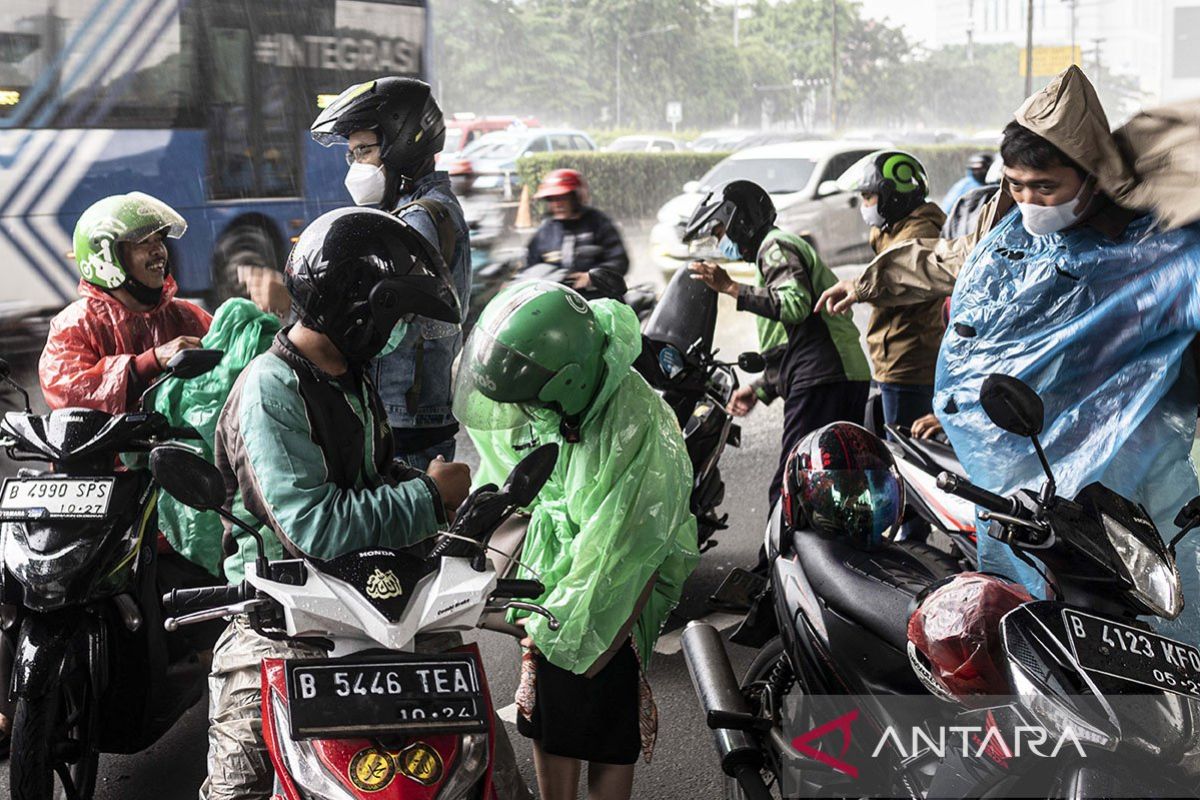 Jakarta diguyur hujan ringan pada Rabu siang