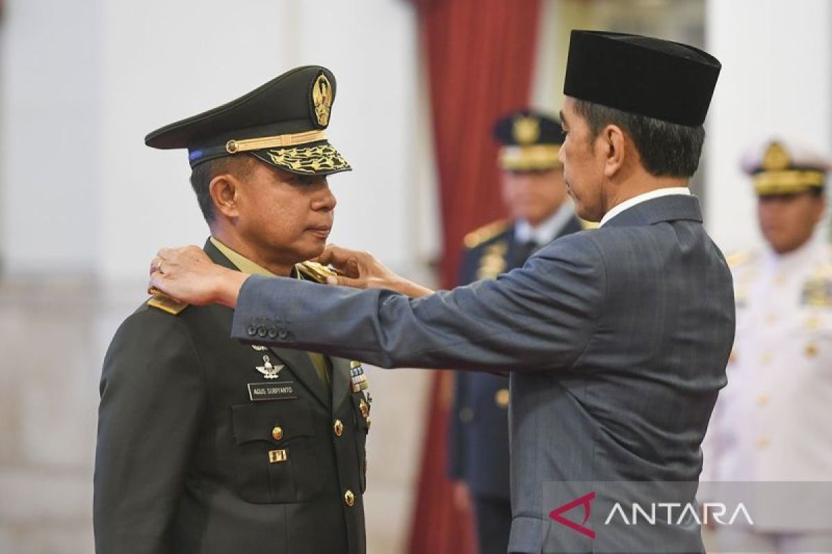 Presiden Jokowi lantik Jenderal Agus Subiyanto sebagai KSAD