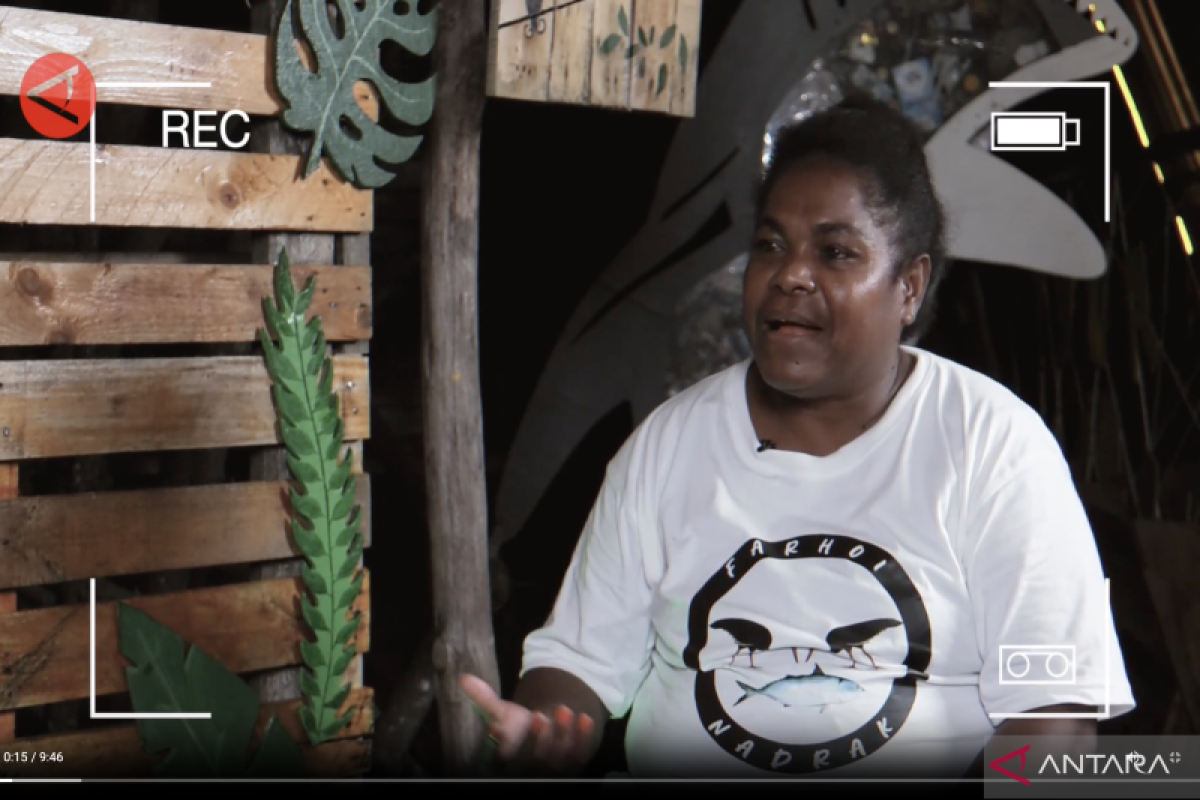 Petronela, mama Papua penyelamat bakau dan penggerak ekonomi Desa Enggros