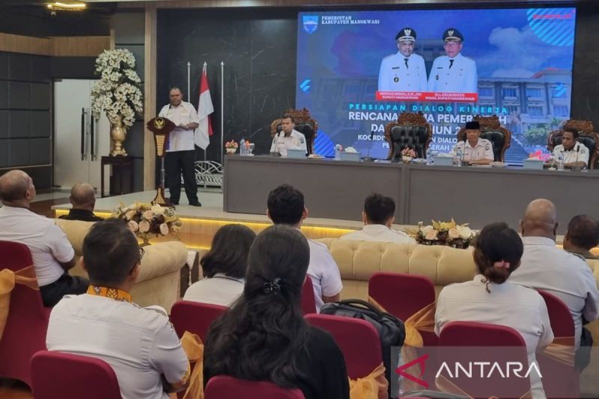 Bupati Manokwari dan pimpinan OPD bahas program kerja 2024