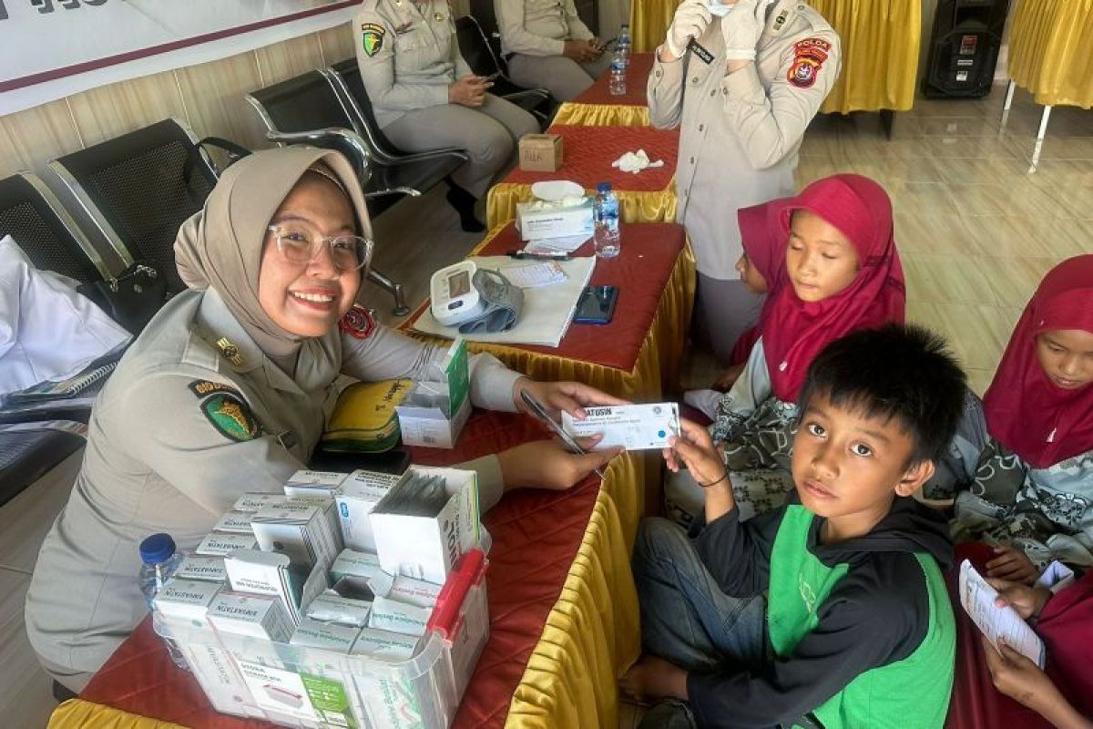 Polda Sulawesi Tenggara beri santunan dan layanan kesehatan Panti Asuhan Shabri
