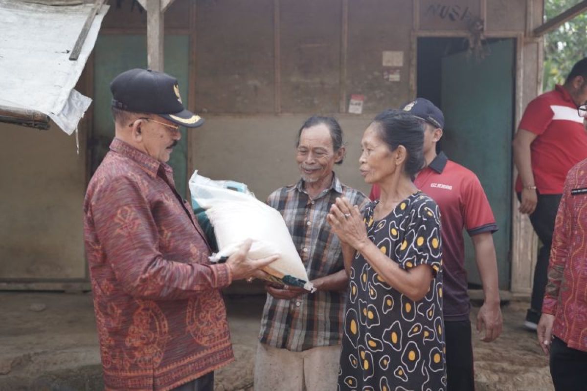 Pemkab Karangasem turun lapangan cek data warga miskin ekstrem