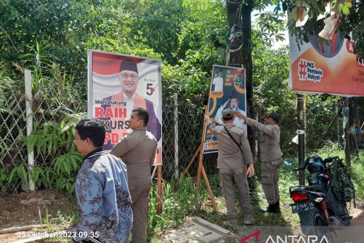 Bawaslu dan Satpol PP Batam tertibkan APS pemilu