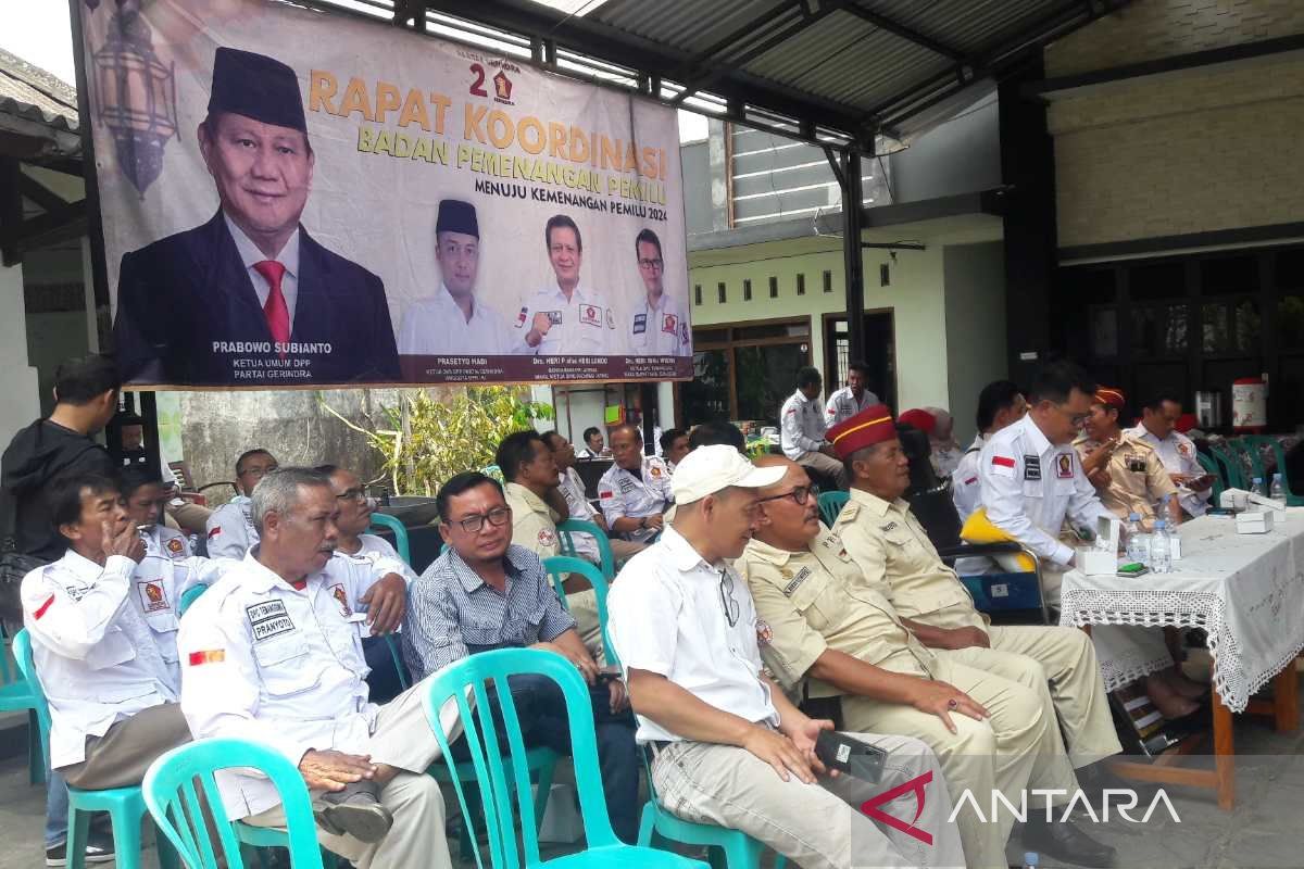 Gerindra Temanggung nonton bareng pendaftaran  capres-cawapres