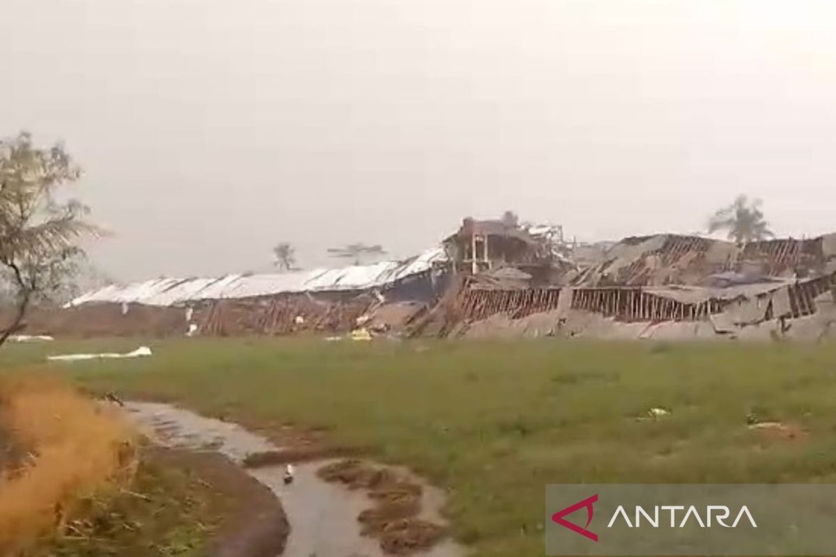 Beberapa wilayah berpotensi hujan badai pada Sabtu