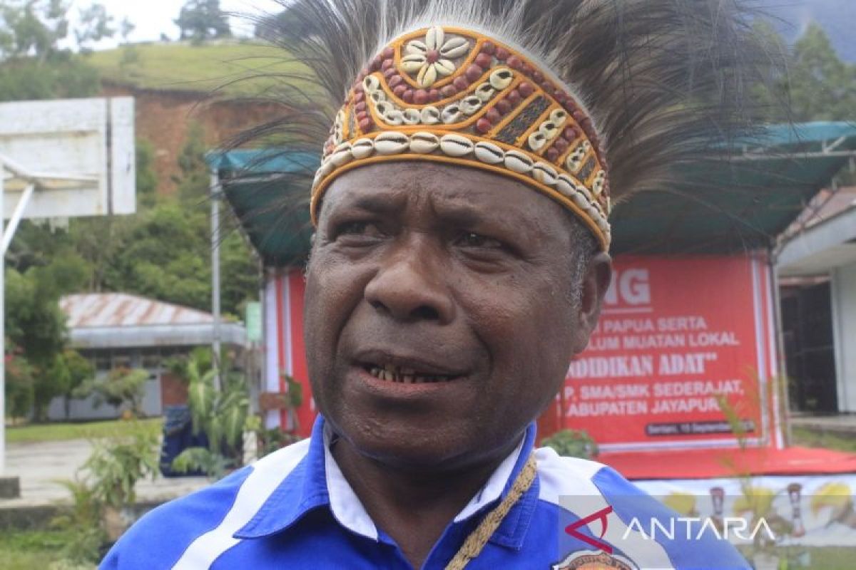 Sekolah Adat Negeri Papua serahkan ijazah ke 74 siswa SD Abeale 1