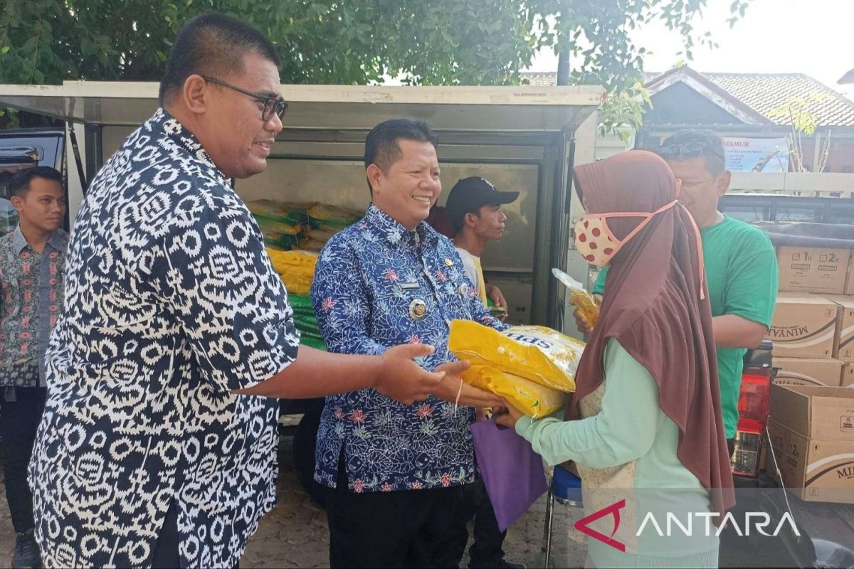 Pemkab Bekasi gelar operasi pasar murah khusus beras secara keliling