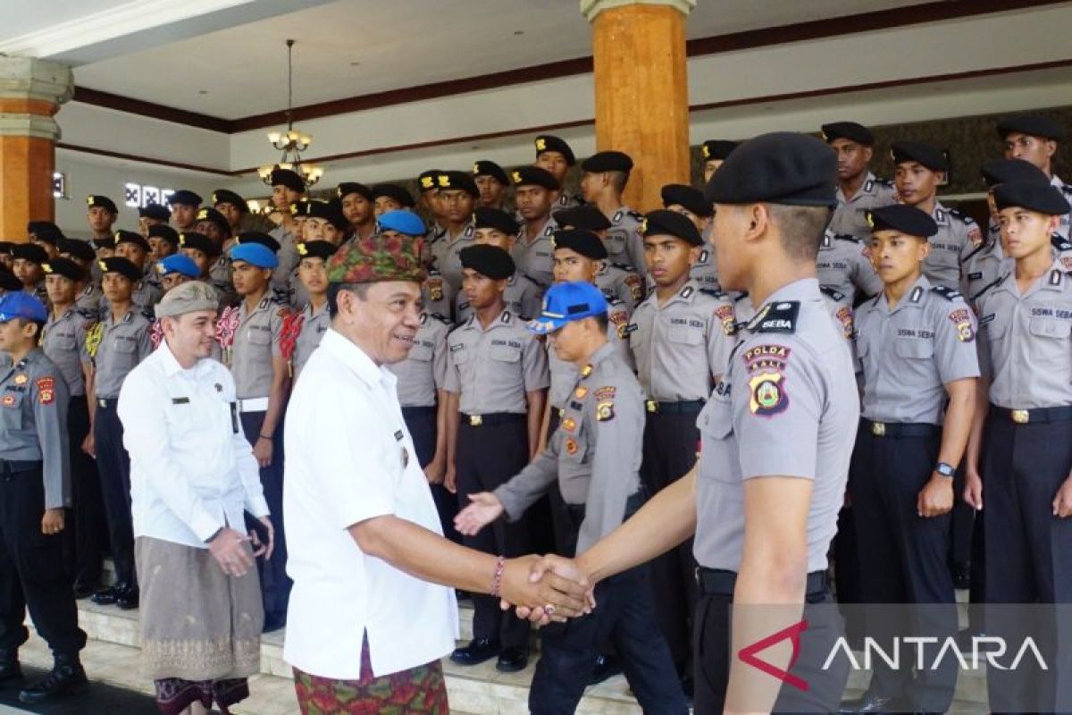 Bupati Buleleng terima kunjungan bintara Polri untuk pendekatan sosial