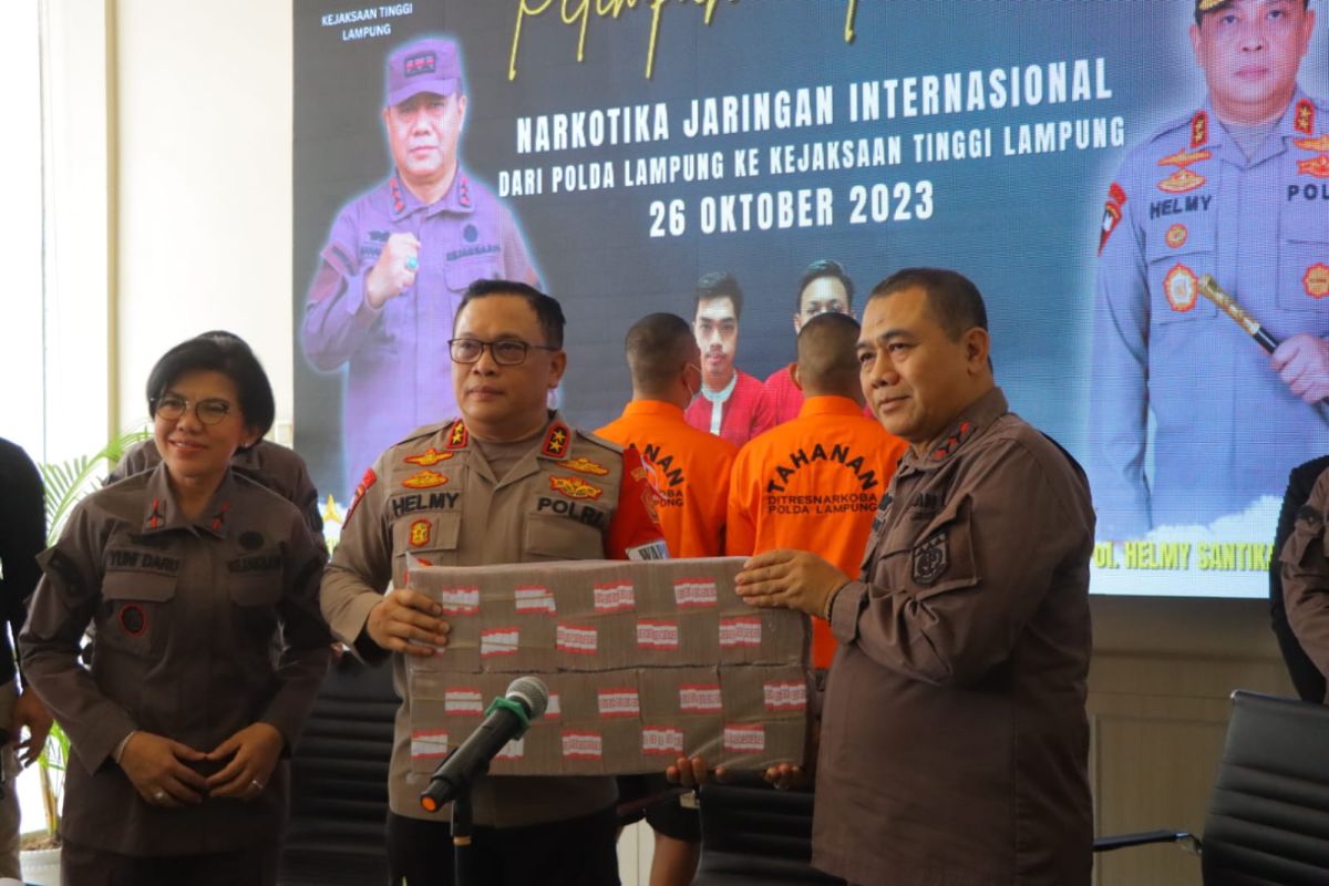 Polda Lampung limpahkan tersangka dan barang bukti narkotika ke kejaksaan