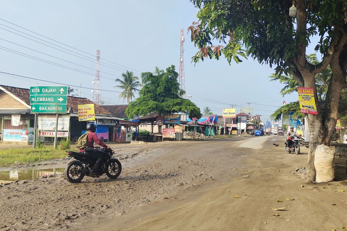 Lampung sebut perbaikan ruas jalan terus lanjut